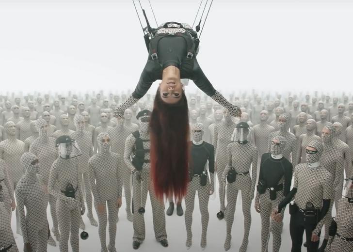Marine Serre выпустил короткометражный фильм. В нем снялась певица Sevdaliza
