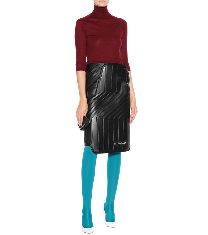 balenciaga_skirt_car_carpet_