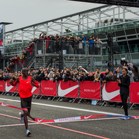 42 километра за два часа: Как adidas и Nike помогают атлетам превзойти себя