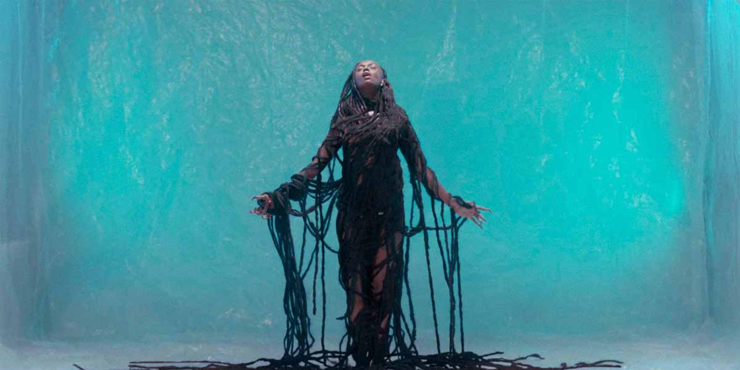 kelela_blue_light_visuals_header Дреды раздевают Kelela в ее новом клипе