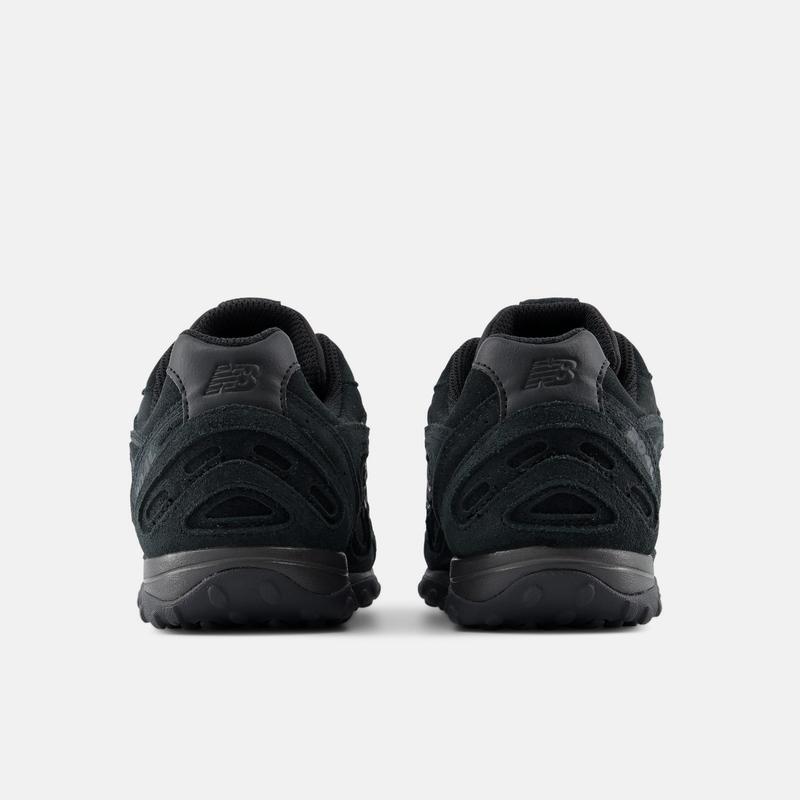 В Україні New Balance доступні в 4 кольорах
