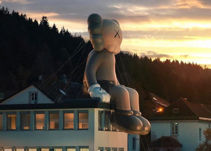 Нова інсталяція KAWS