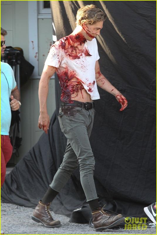 selena-gomez-austin-butler-zombie-movie-35