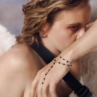 The Ukrainian jewelry brand à propos has released a new drop