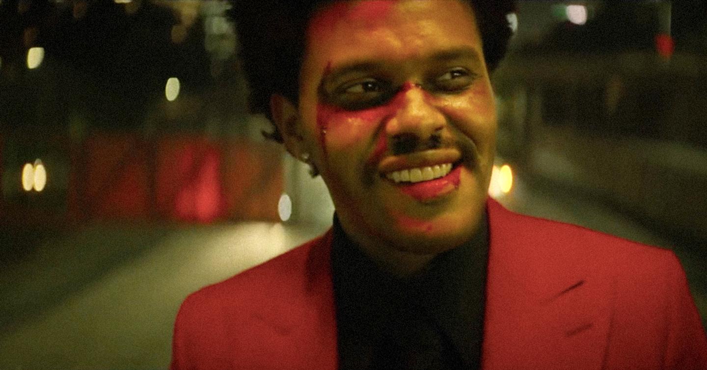 The Weeknd получает от охранников в клипе на трек Blinding Lights