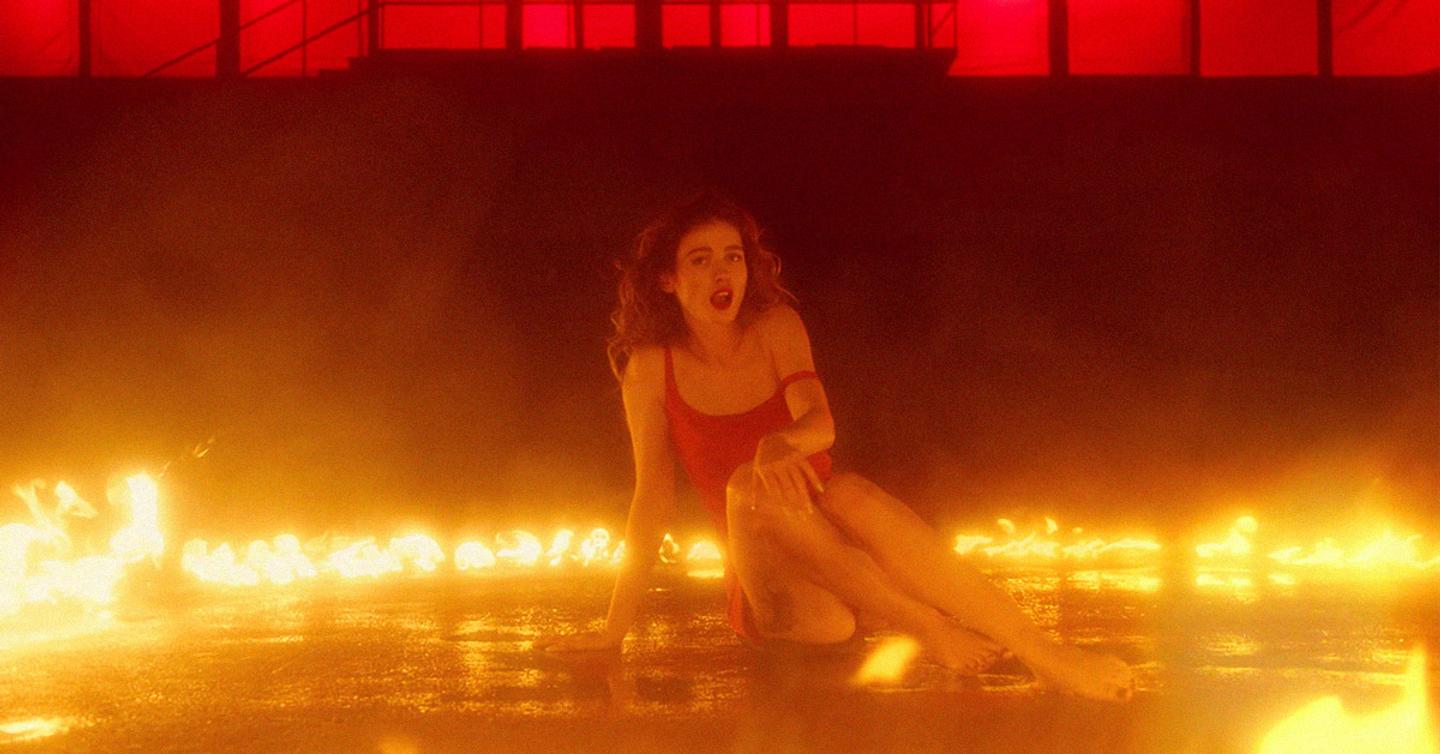luna_new_music_video_dtf_header_2 В огненном кругу: Луна выпустила новый клип
