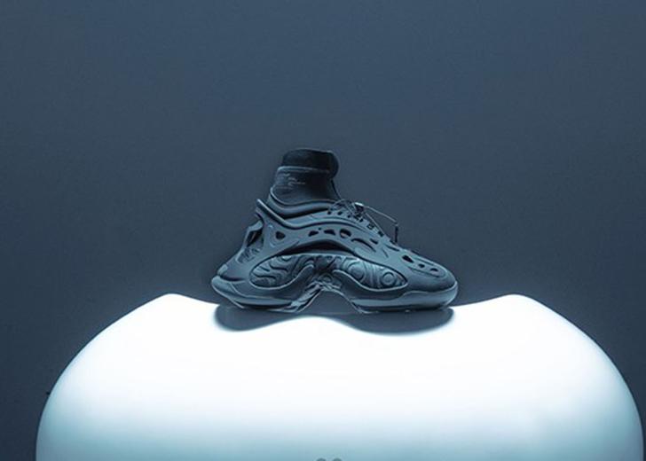 adidas та дизайнер Mr. Bailey випустили кросівки, присвячені виду медуз