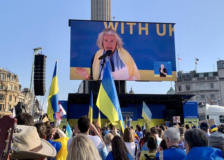 emma-thompson-dtf-magazine Емма Томпсон прочитала вірш Тараса Шевченка на антивоєнному мітингу в Лондоні