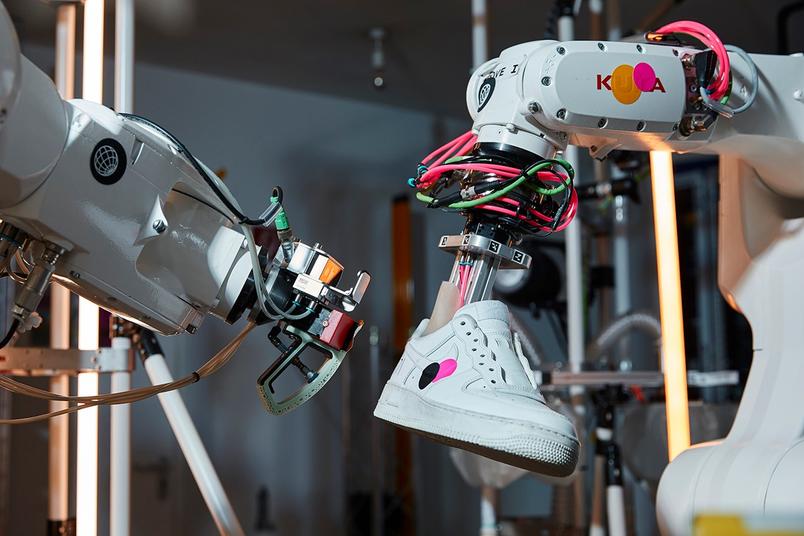 nike-sneakers-robot-dtf-magazine-1