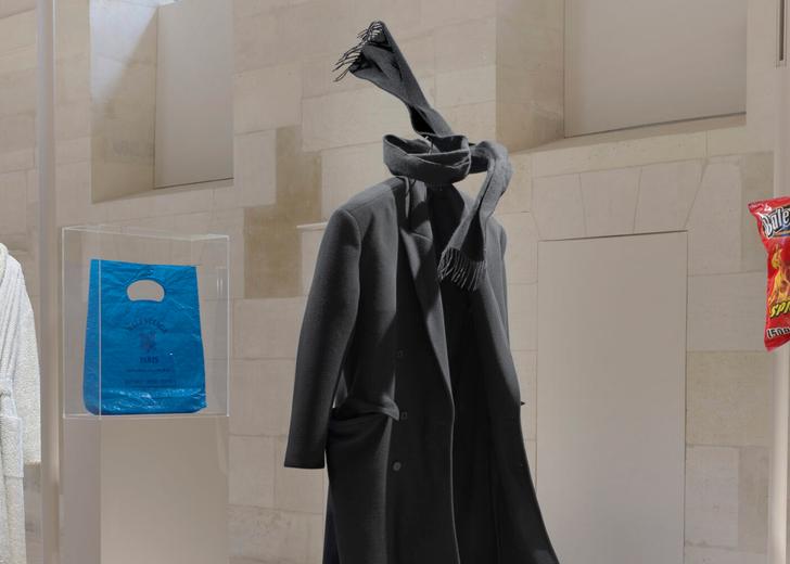 balenciaga-demna-exposition-cover-dtf-magazine Виставка робіт Демни Гвасалії в Balenciaga