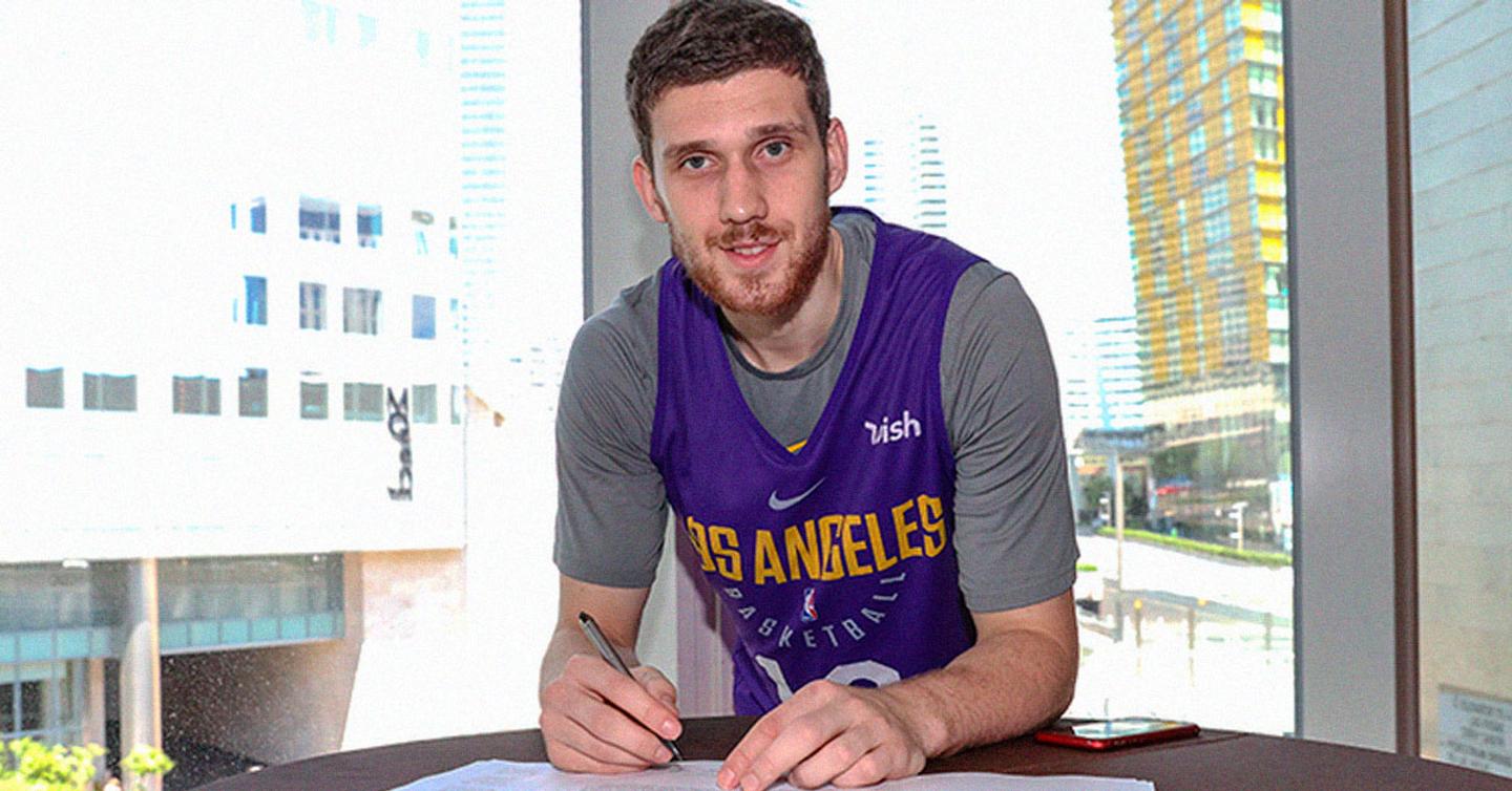 svi_mykhailiuk_lakers_official_dtf_header_2 Официально: Украинец Святослав Михайлюк подписал контракт с «Лейкерс»