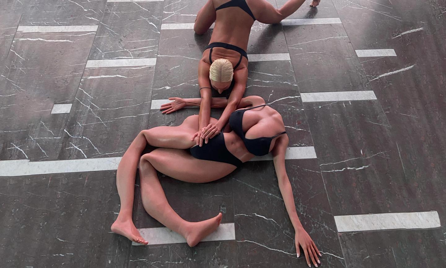 Перформанс With Someone of the Opposite Sex шведської художниці Arvida Byström Перформанс With Someone of the Opposite Sex шведської художниці Arvida Byström