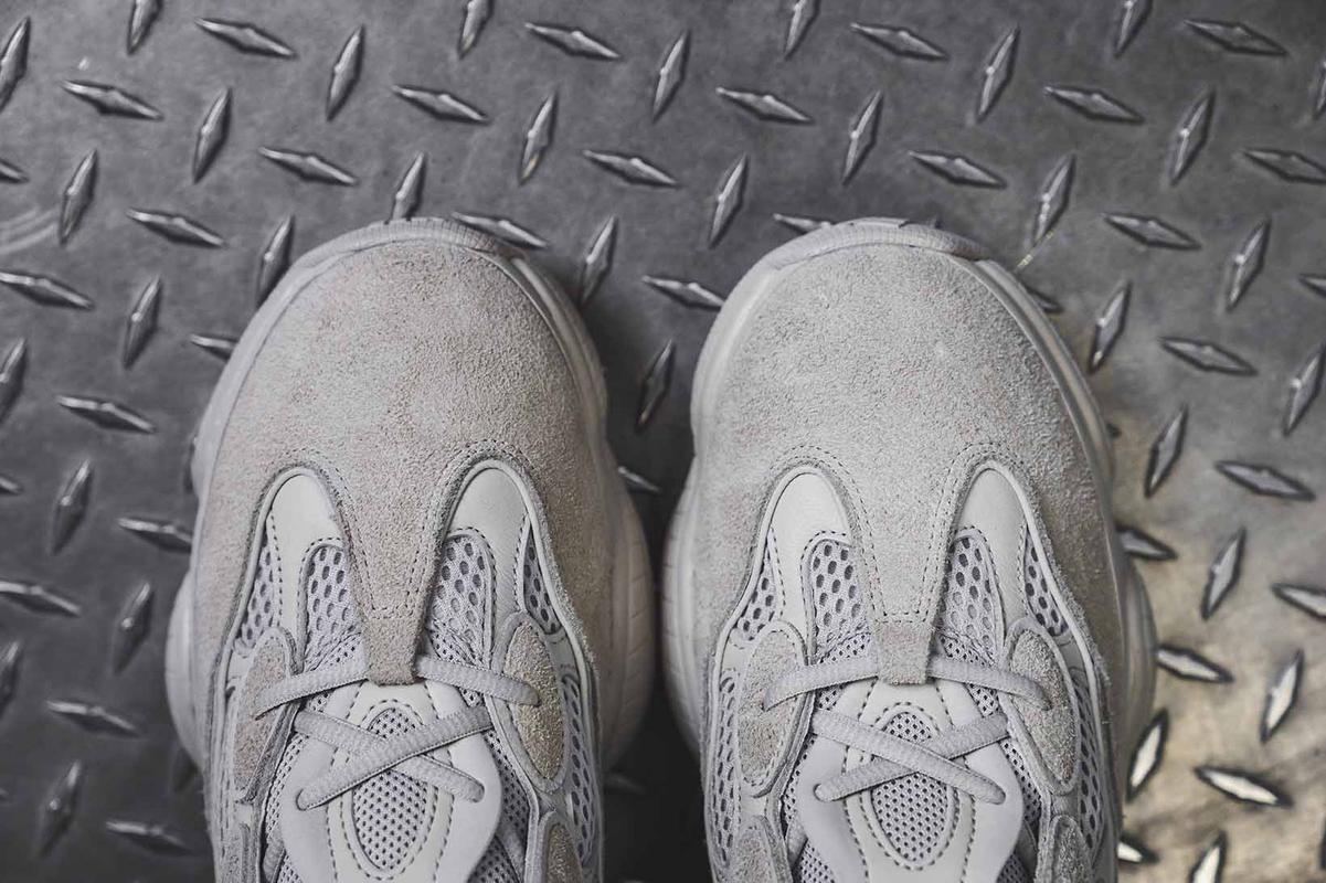 yeezy-desert-rat-500-blush-closer-look-2