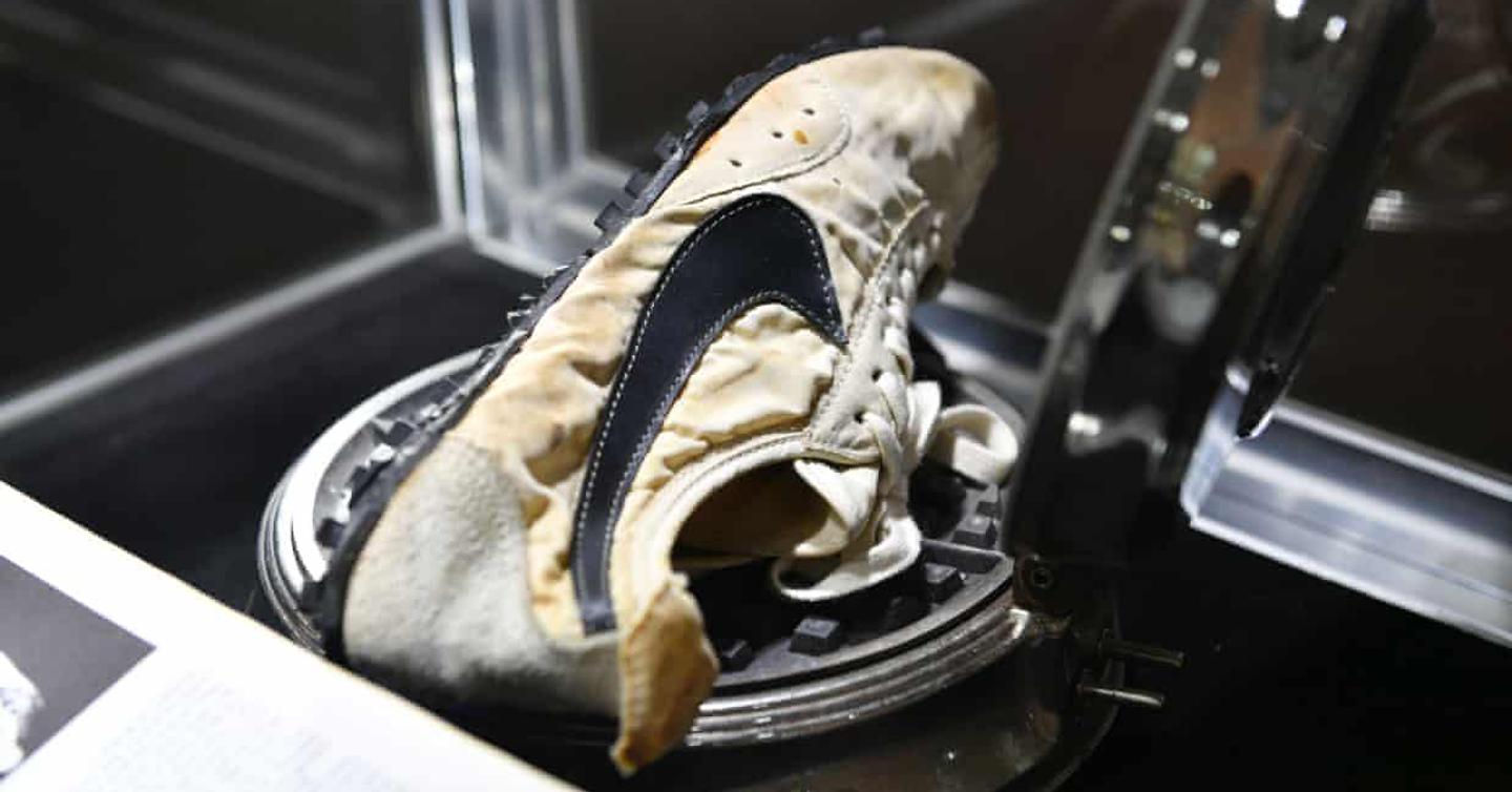 Новый рекорд: Кроссовки Nike продали на аукционе за 437 тысяч долларов