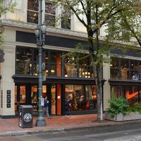 nike store dtf magazine Nike закриває фабричний магазин у Портленді через крадіжки
