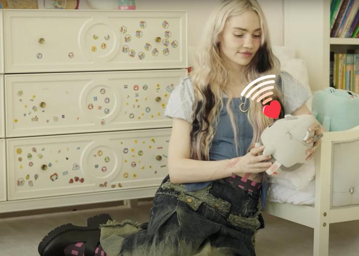 grimes-cover-dtf-magazine (2) Grimes випустила дитячі іграшки зі штучним інтелектом
