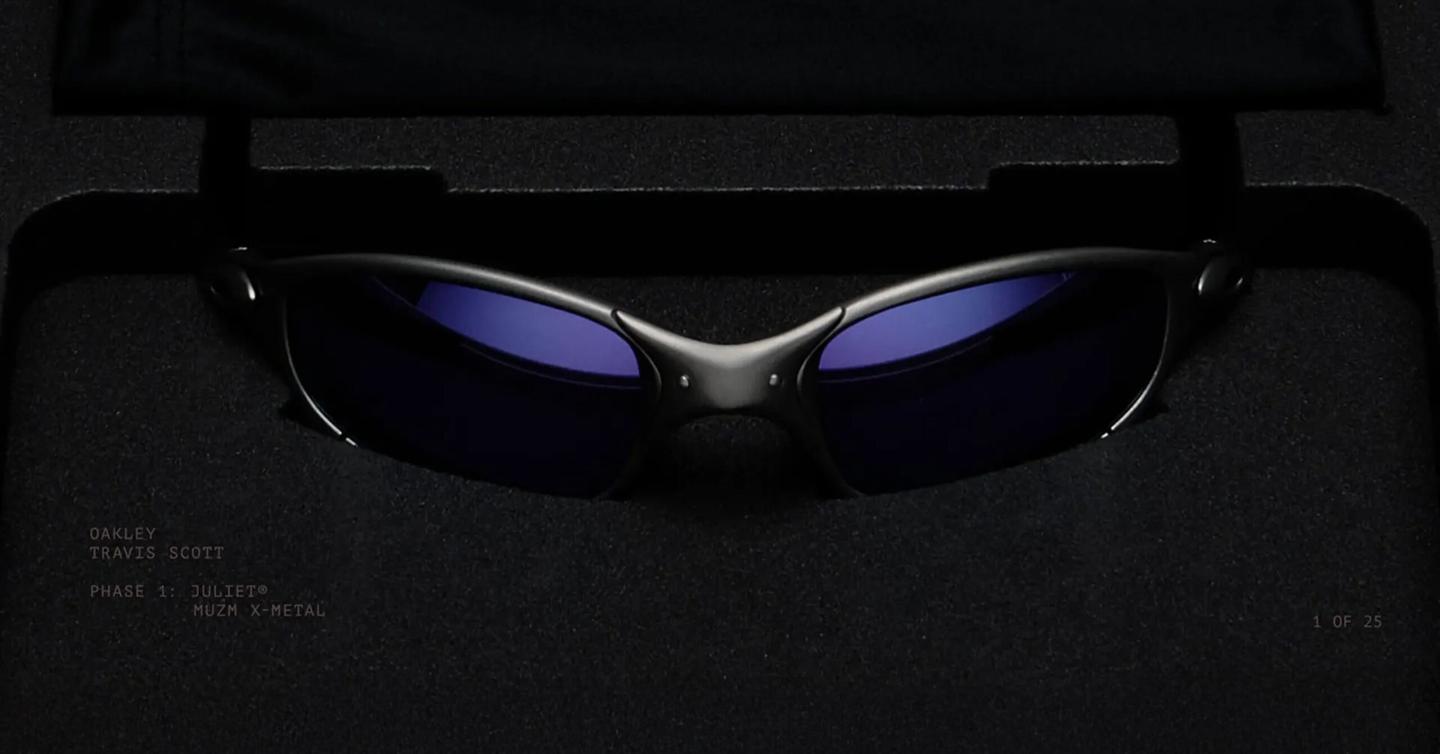 Перш окуляри Oakley та Тревіса Скотта
