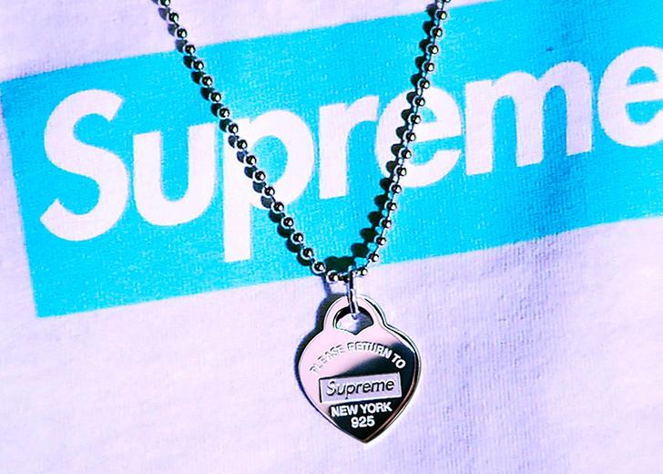 Жемчуг, брелки и сердца: Что вошло в коллаборацию Supreme и Tiffany & Co.