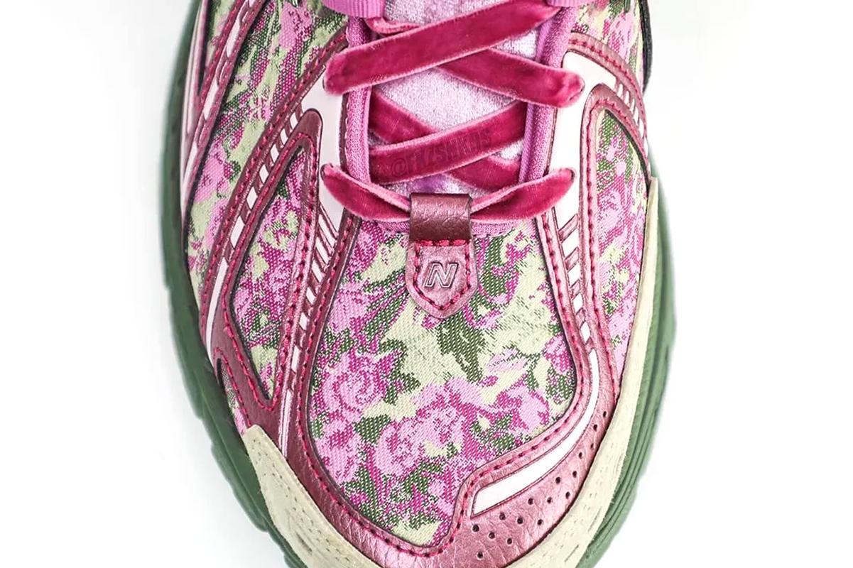 Квіткова вишивка на нових кросівках New Balance