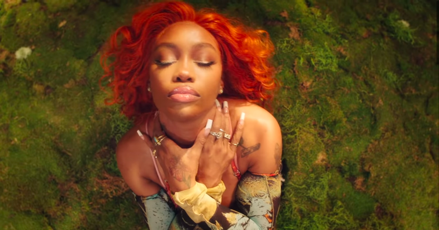 SZA танцует среди мухоморов и книг в новом клипе на трек Good Days