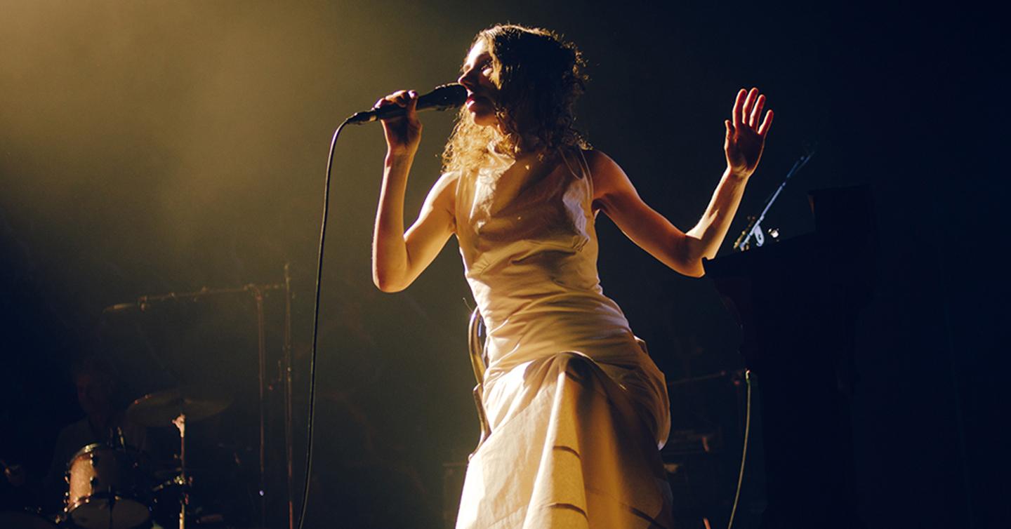 Подивіться запис виступу PJ Harvey в Парижі