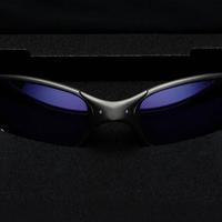 Перш окуляри Oakley та Тревіса Скотта