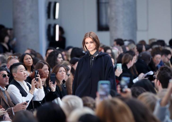 TikTok объединился с Louis Vuitton и Saint Laurent. И проведет первый месяц моды