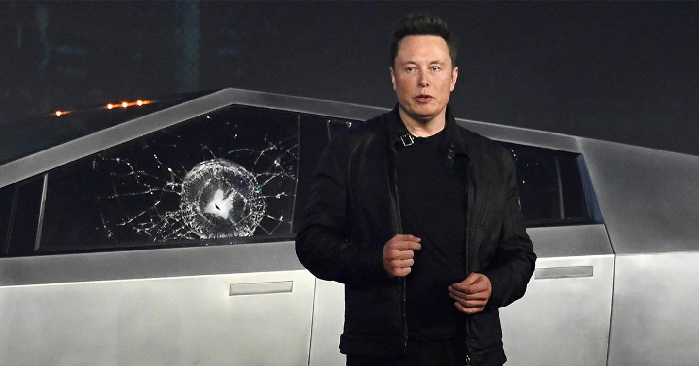 Tesla выпустила футболки с разбитым стеклом Cybertruck