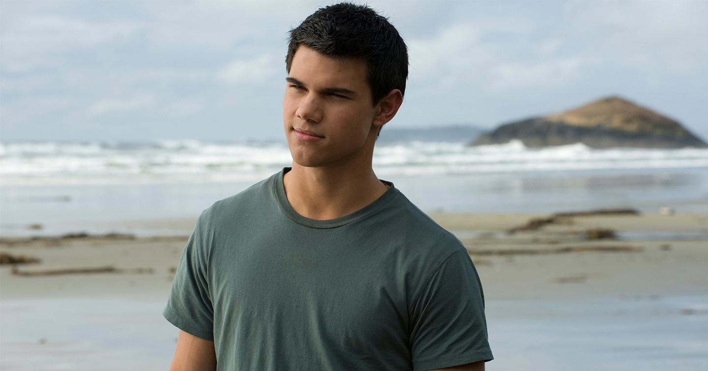 taylor-lautner-twilight-dtf-magazine «Джейкоб трохи дратує»: Тейлор Лотнер — про свого персонажа у «Сутінках» та суперництво з Робертом Паттінсоном