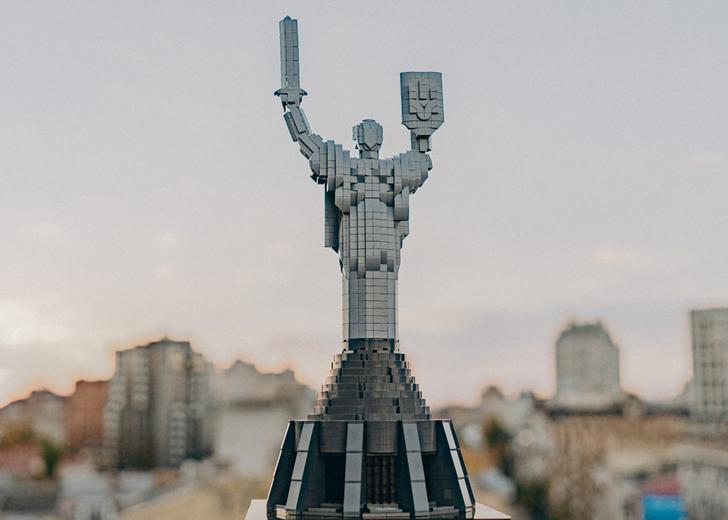 united24-lego-cover-dtf-magazine LEGO-копія України-мати