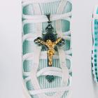 Нью-йоркские кастомизаторы наполнили подошву кроссовок Nike святой водой