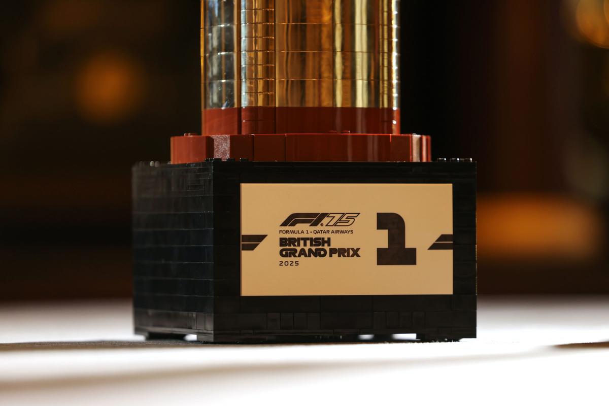 Lego-f1-great-britain-dtf-magazine4