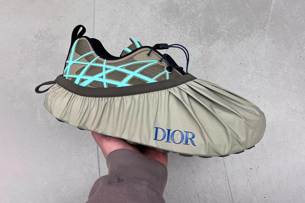 dior-b31-dtf-magazine-0
