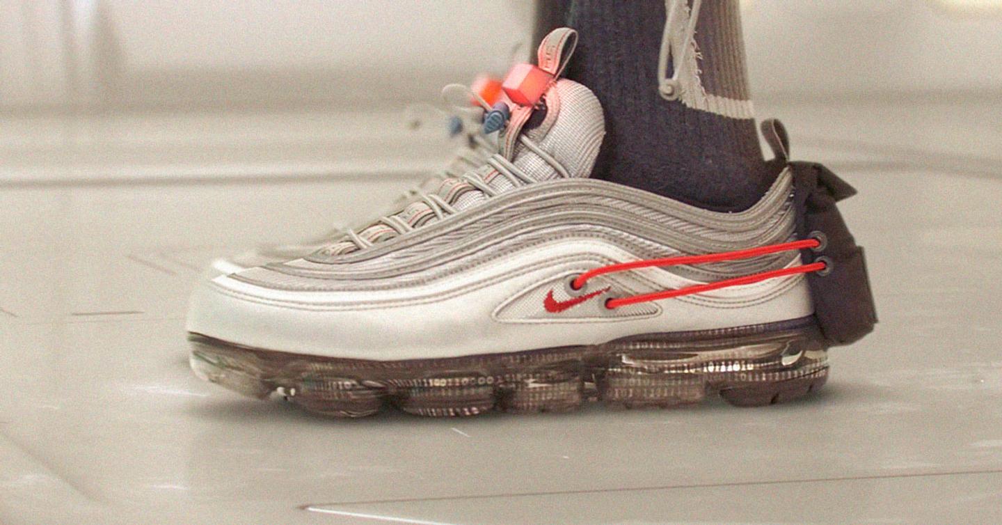c2h4-air-vapor-custom-dtf-magazine-cover Первый взгляд: Кастомные Nike Air Vapormax 97 от C2H4