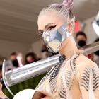 Меч Grimes на Met Gala сделан из винтовки. Это новый дроп от авторов «сатанинских» кроссовок Lil Nas X