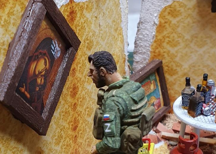 Литовський художник створив діораму з російськими віськовими-мародерами