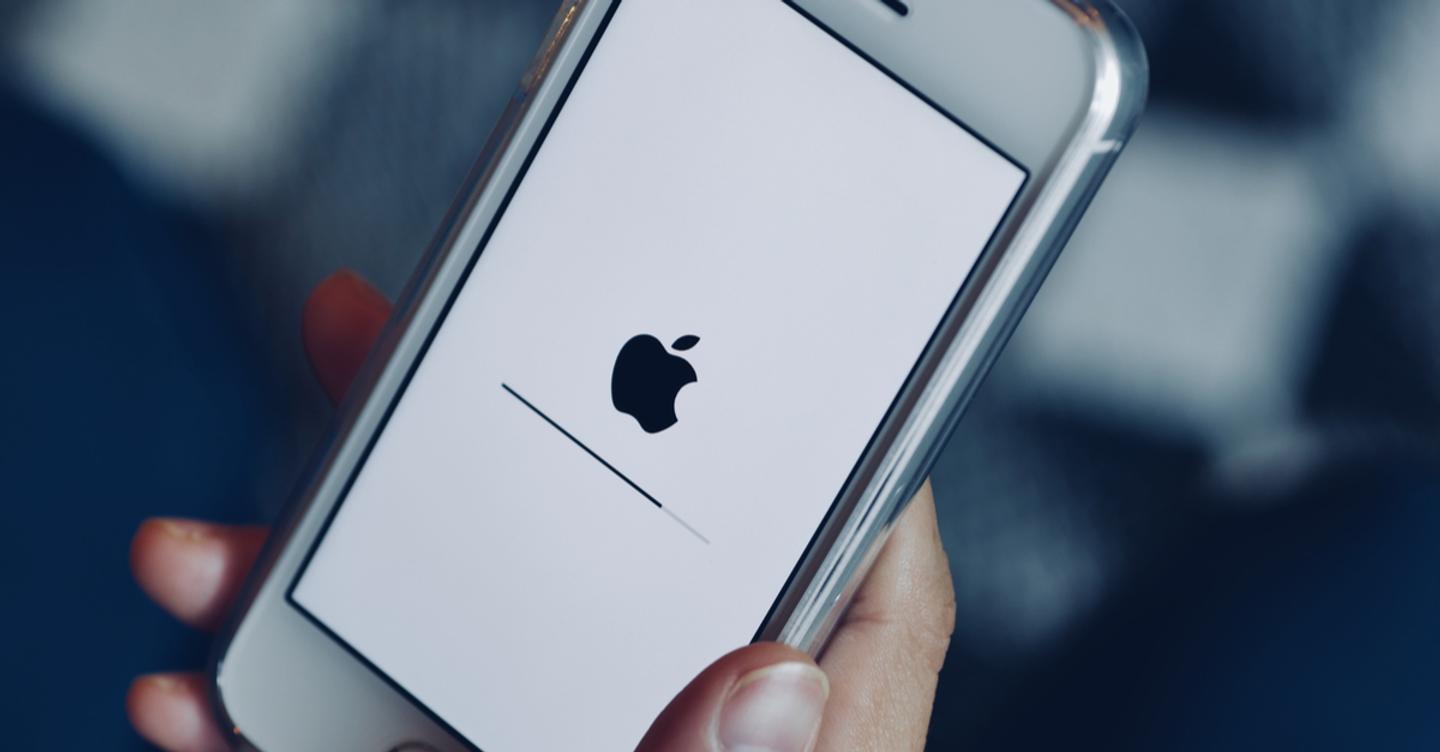 Apple рекомендует обновить операционную систему на iPhone и iPad, чтобы избежать атак хакеров