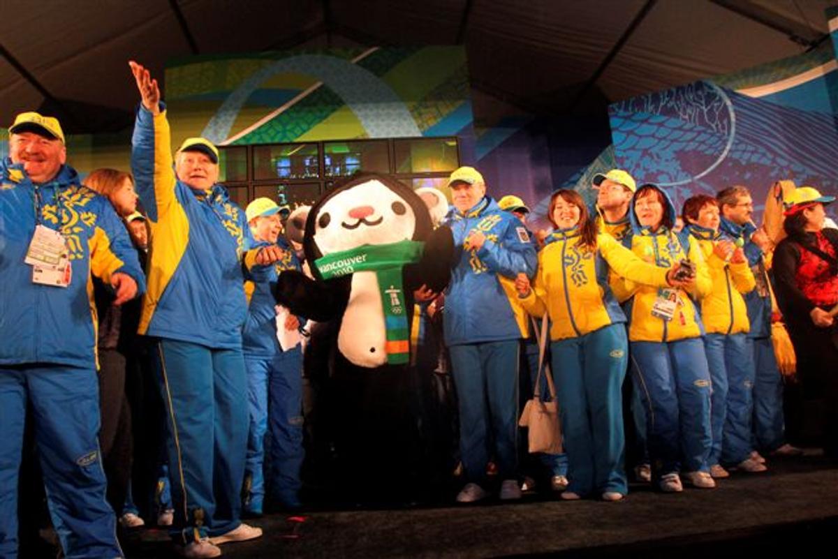 Церемонія підняття українського прапору в Олімпійському селищі Ванкувера (11 лютого 2010 року)-4001
