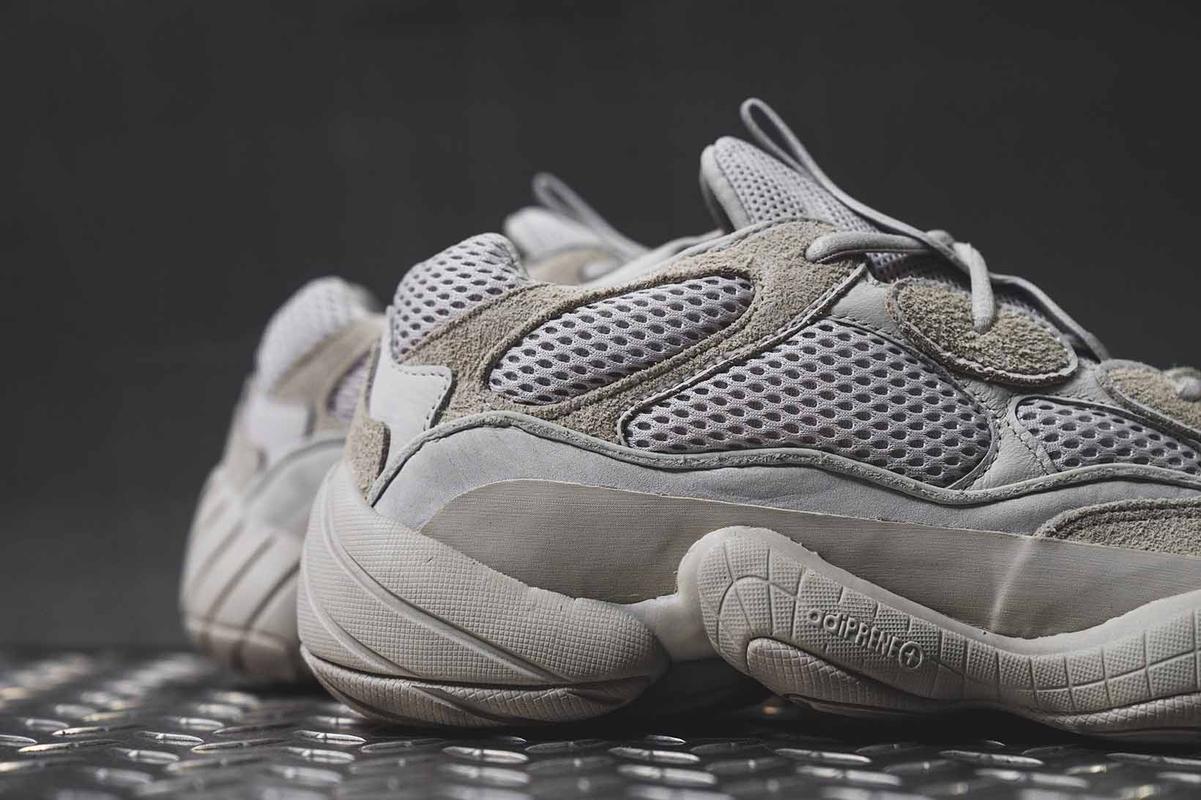 yeezy-desert-rat-500-blush-closer-look-1
