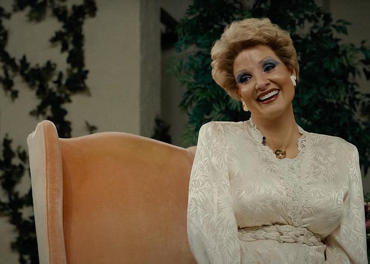 The-Eyes-of-Tammy-Faye-2-dtf-magazine Проповеди и секс-скандалы в первом трейлере фильма «Глаза Тэмми Фэй»