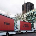Как в кино: В Лондоне появились три билборда возле сгоревшего Grenfell Tower