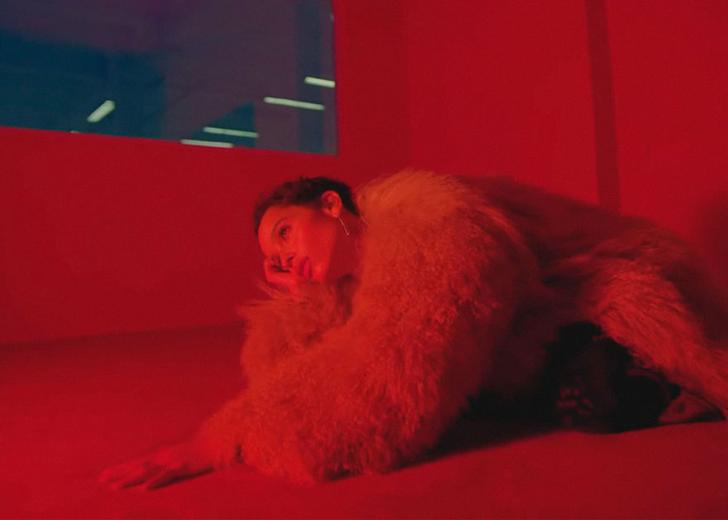 Зои Кравиц снялась в рекламной кампании Saint Laurent