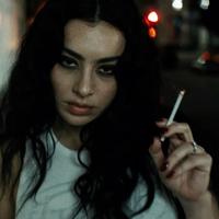Charli XCX у кліпі Residue