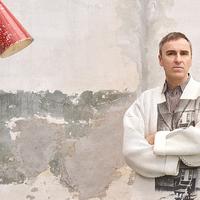 «Я не хорош в этом». Раф Симонс — о коммерции в современной моде