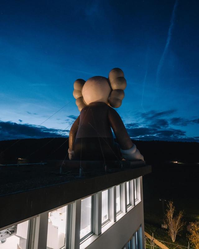 kaws-holiday-ap-dtf-magazine-4 Нова скульптура KAWS