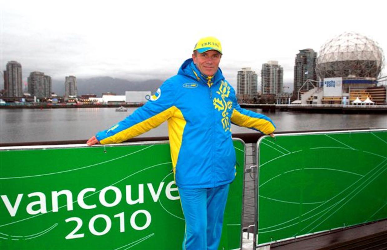 Церемонія підняття українського прапору в Олімпійському селищі Ванкувера (11 лютого 2010 року)-3999