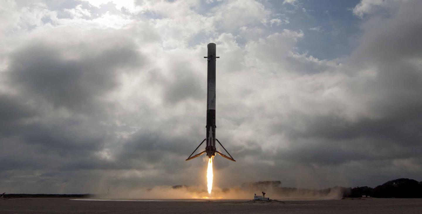 «Технически, она приземлилась». 11 неудачных посадок и 8 взрывов ракет SpaceX