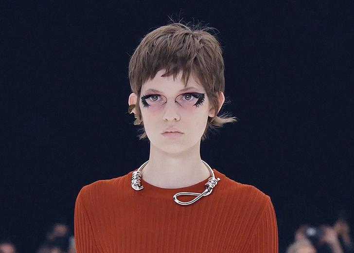 Givenchy раскритиковали за украшение-петлю