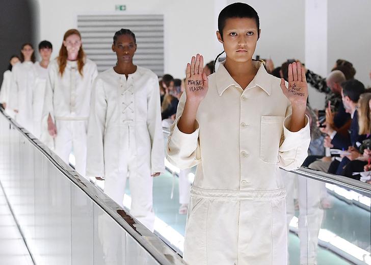 «Безумное» шоу: Модель устроила протест во время показа Gucci