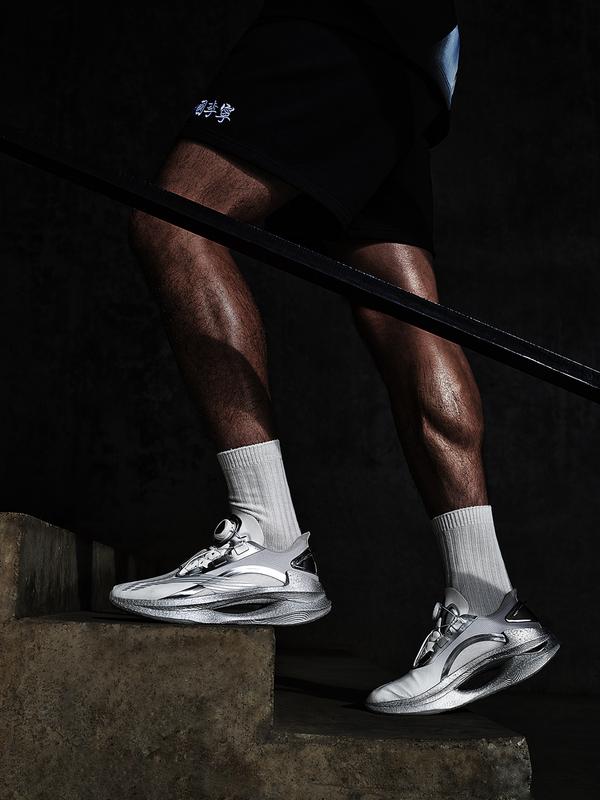 hajime-sorayama-li-ning-shadow-4-2